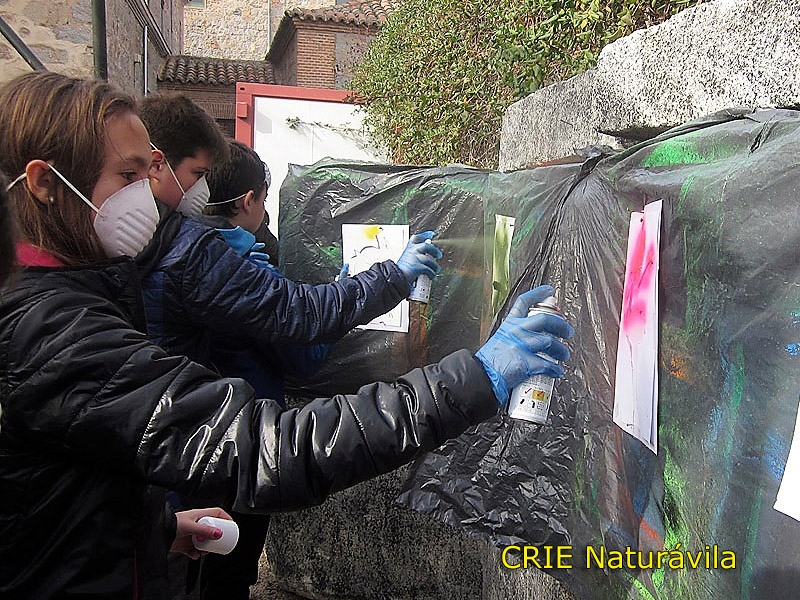 Realización de grafiti en el CRIE Naturávila, convivencia 10