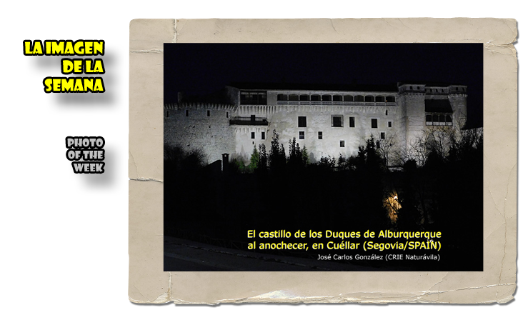 El castillo de los Duques de Alburquerque al anochecer, en Cuéllar, Segovia